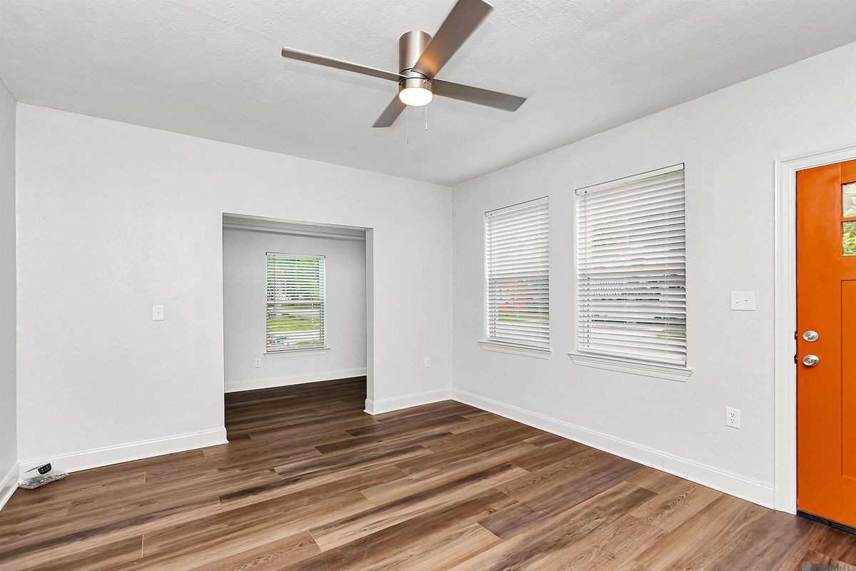 2645 Seneca St - Photo 3 of 17