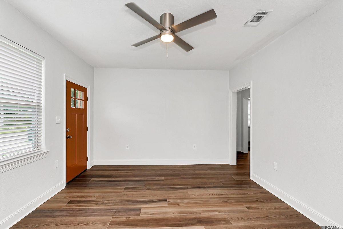 2645 Seneca St - Photo 4 of 17