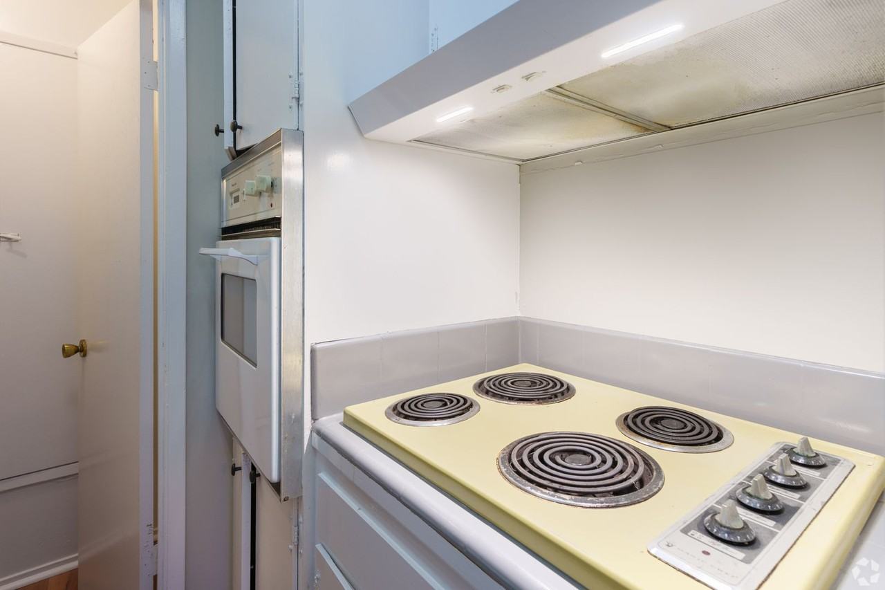 Grand at Rockridge (FKA Pleasant Valley Apts) - Photo 2 of 27