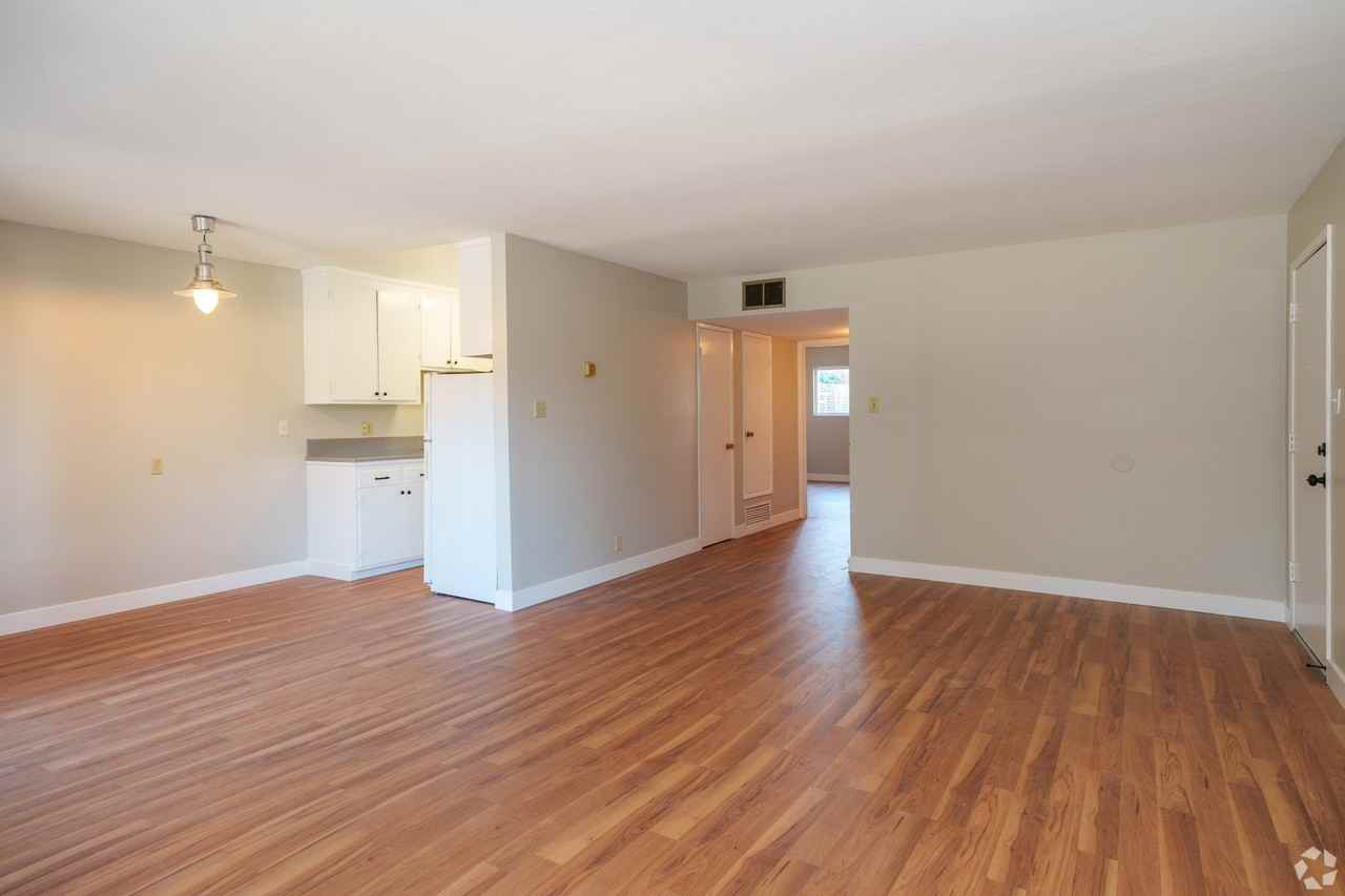 Grand at Rockridge (FKA Pleasant Valley Apts) - Photo 3 of 27