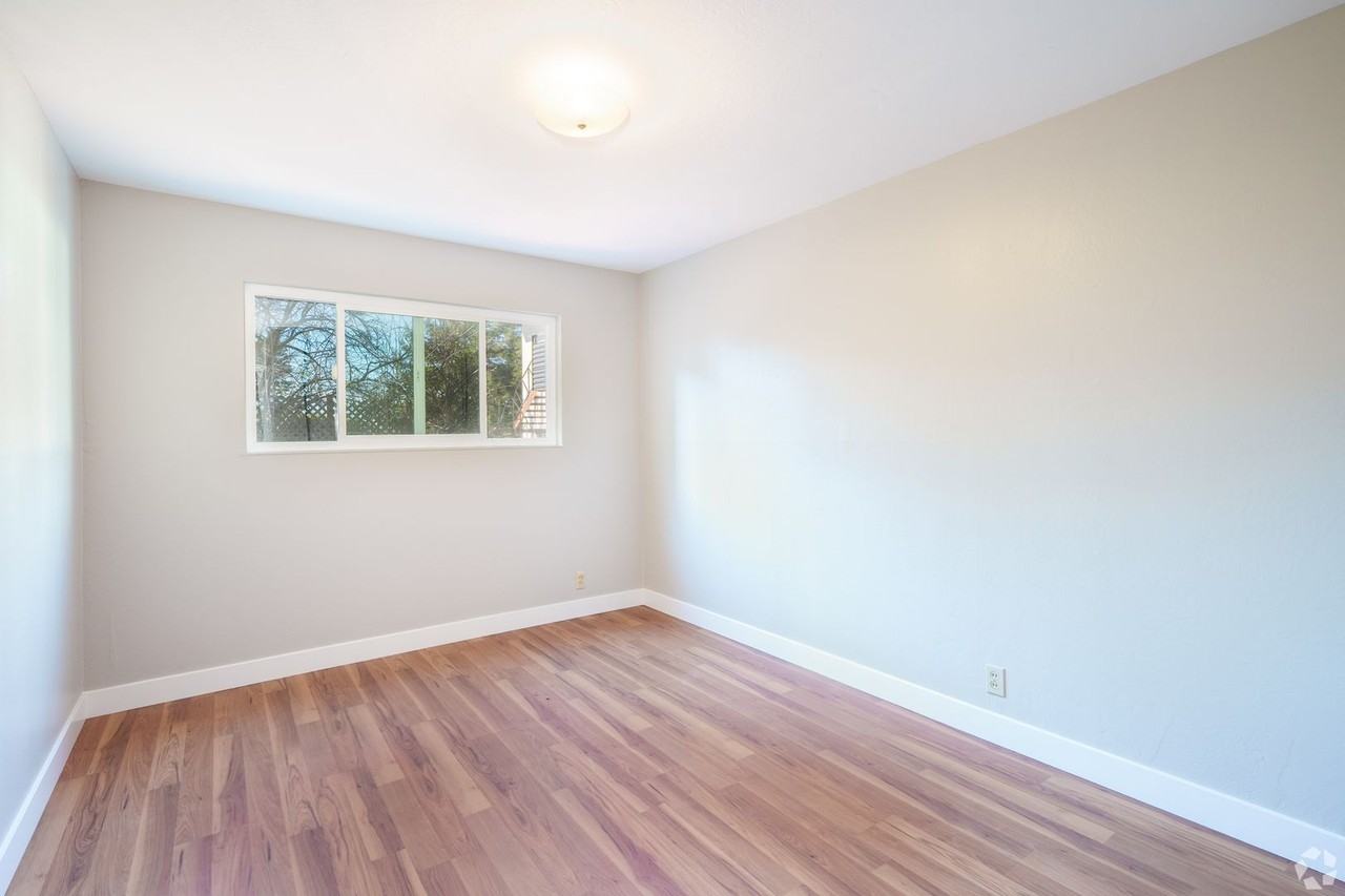 Grand at Rockridge (FKA Pleasant Valley Apts) - Photo 5 of 27