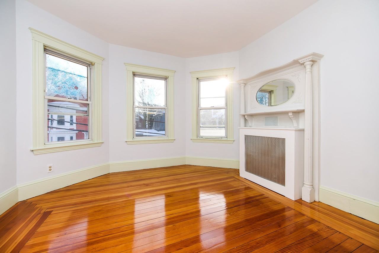 21 Hawthorne St #2 - Photo 3 of 21