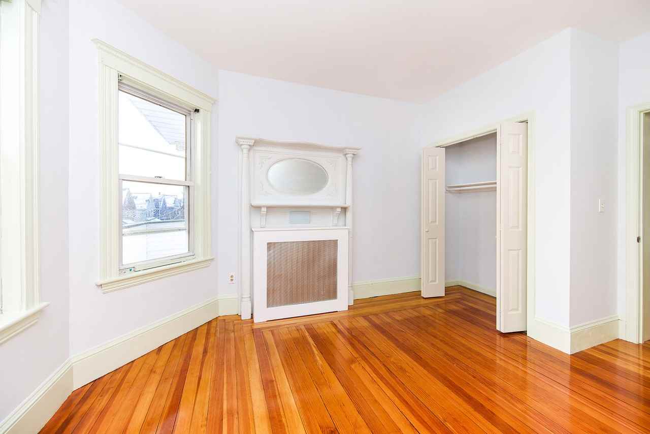 21 Hawthorne St #2 - Photo 4 of 21