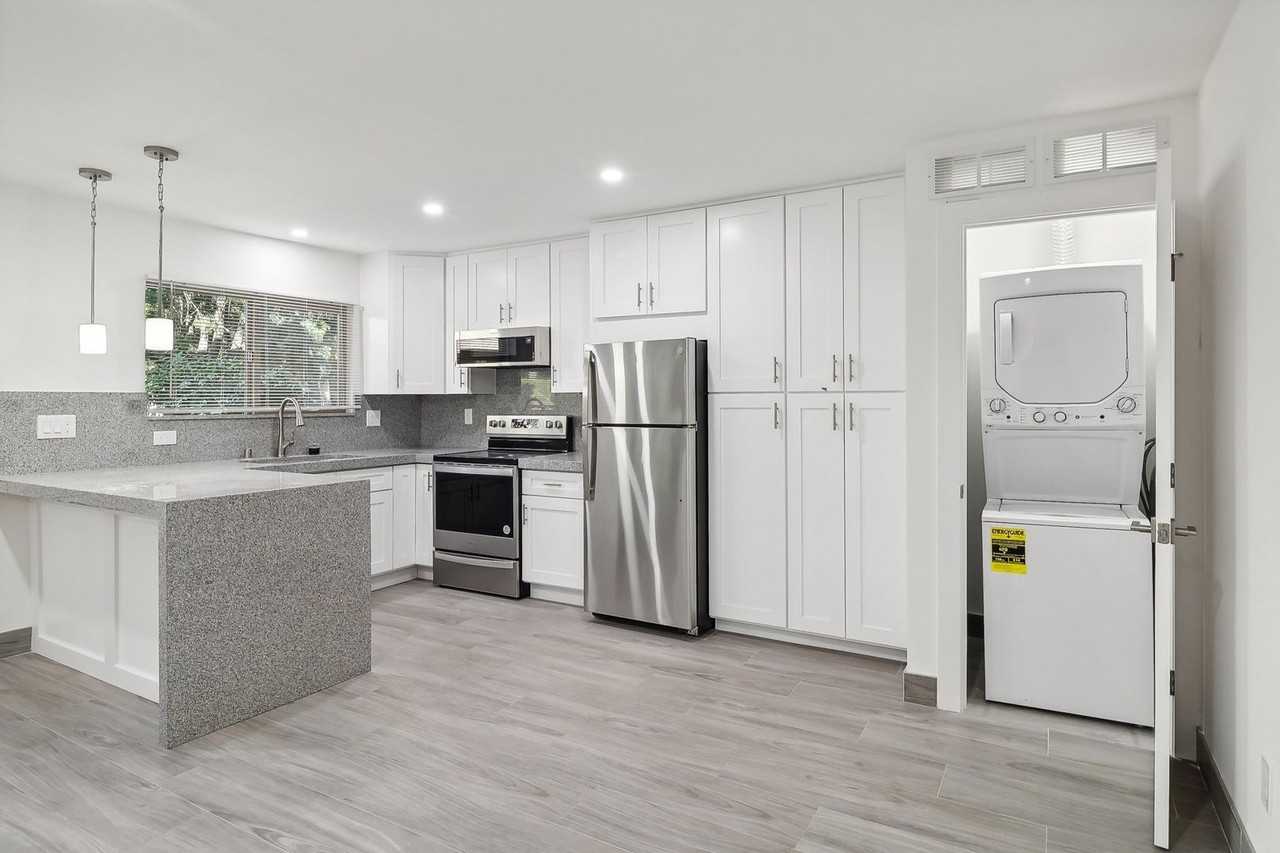 Newly Renovated 2 Bed/1 Bath El Cajon - Photo 6 of 38