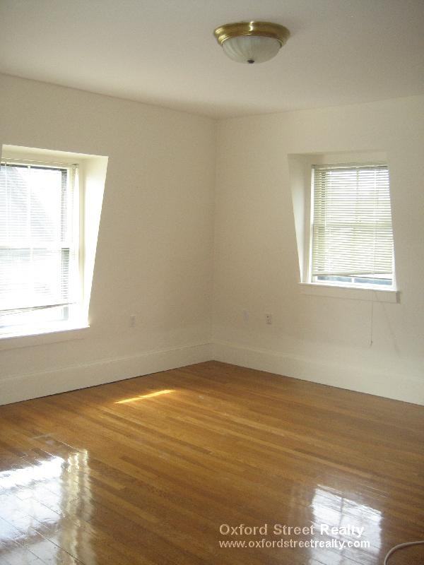 37 Langdon St #5 - Photo 4 of 7