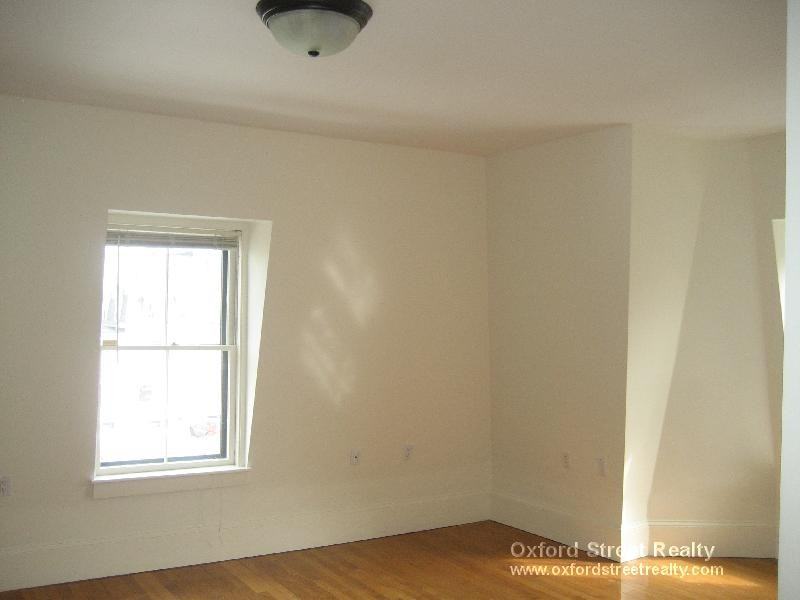 37 Langdon St #5 - Photo 5 of 7