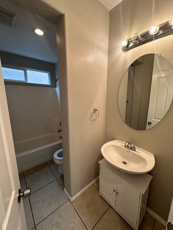 1499 Mendocino Way - Photo 3 of 50