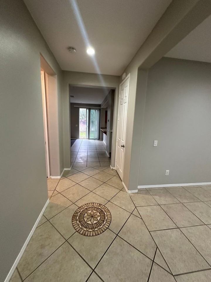 1499 Mendocino Way - Photo 5 of 50