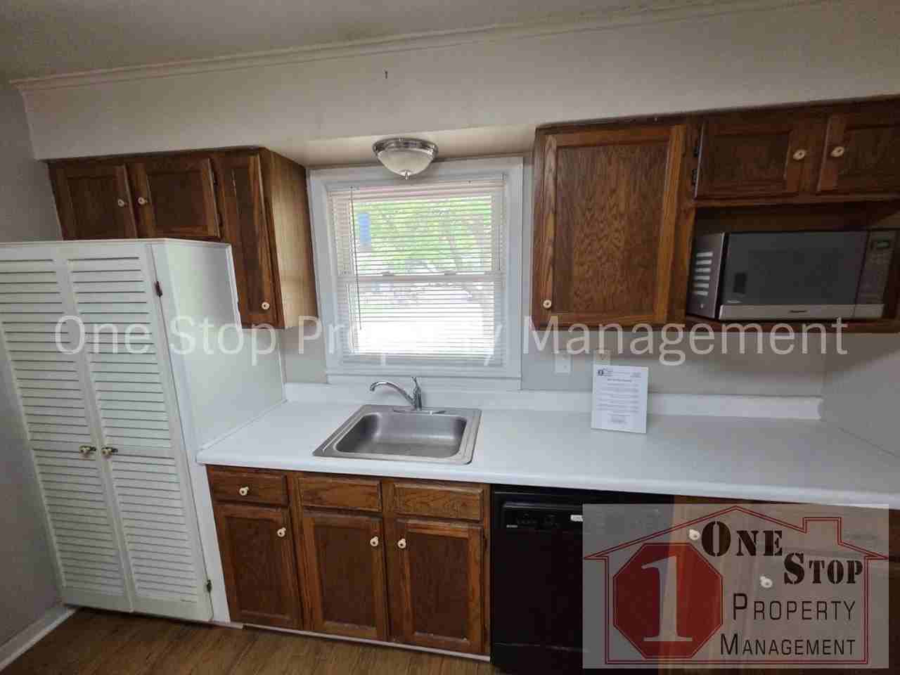 1105 S Leslie St - Photo 4 of 20