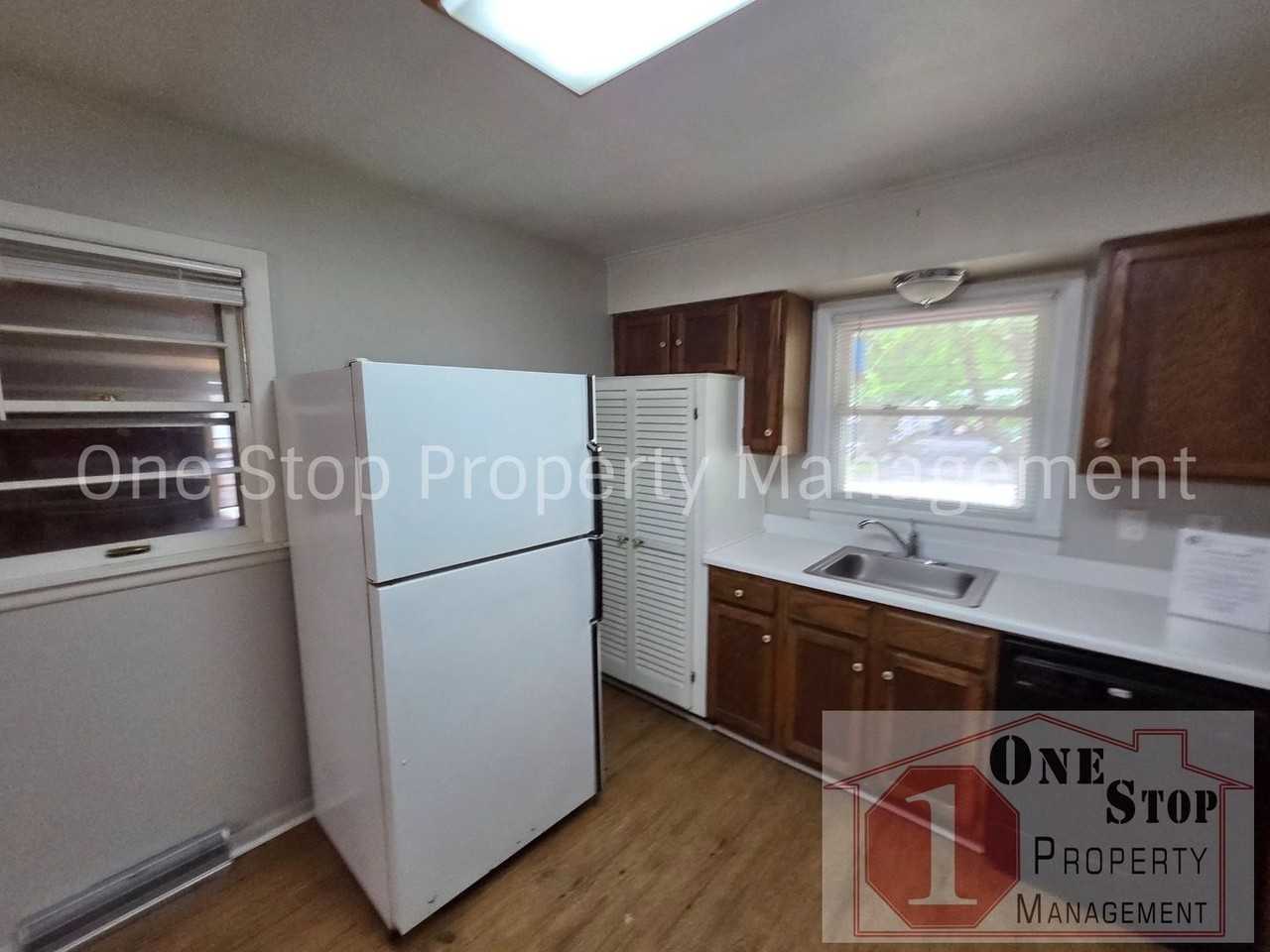 1105 S Leslie St - Photo 5 of 20
