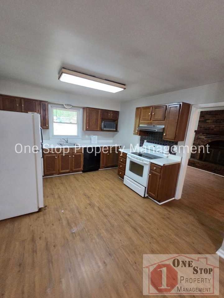 1105 S Leslie St - Photo 6 of 20
