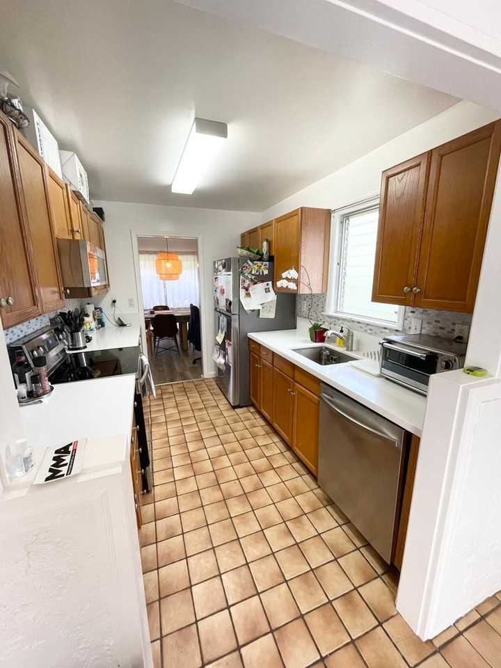 320 Lale St - Photo 6 of 22