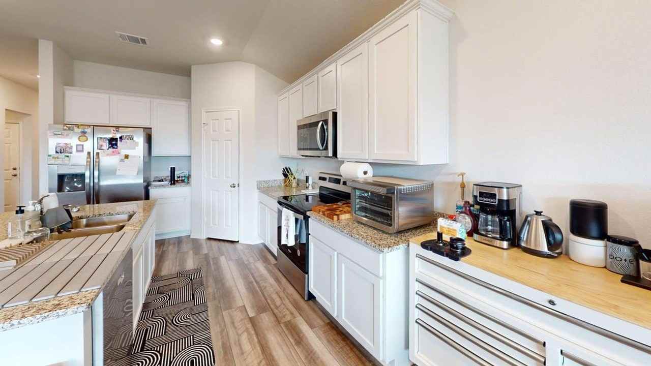 10016 Avendesora Rd - Photo 5 of 26