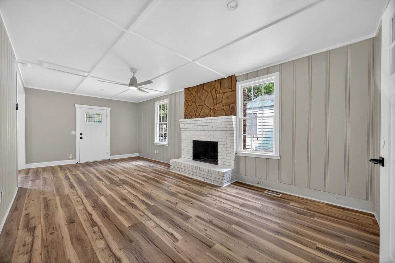 2218 Holt Dr - Photo 3 of 28