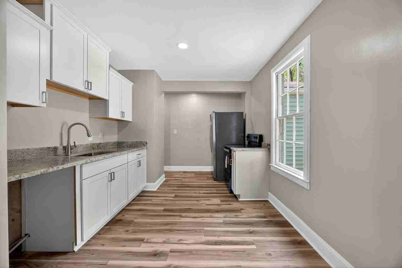 2218 Holt Dr - Photo 5 of 28