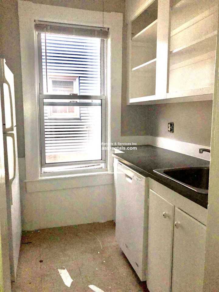 66 Huntington St #1 - Photo 3 of 14