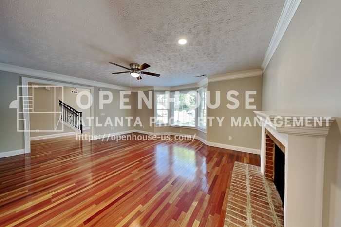 2406 Southern Oak Dr Sw - Photo 5 of 21