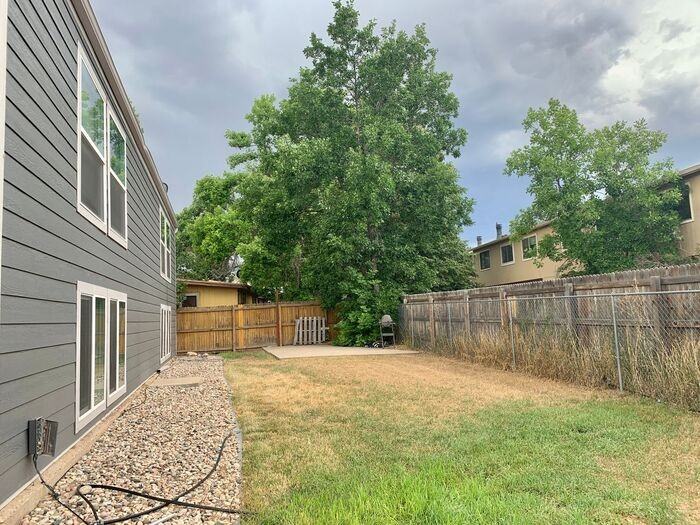1925 Pecan St #A - Photo 4 of 9