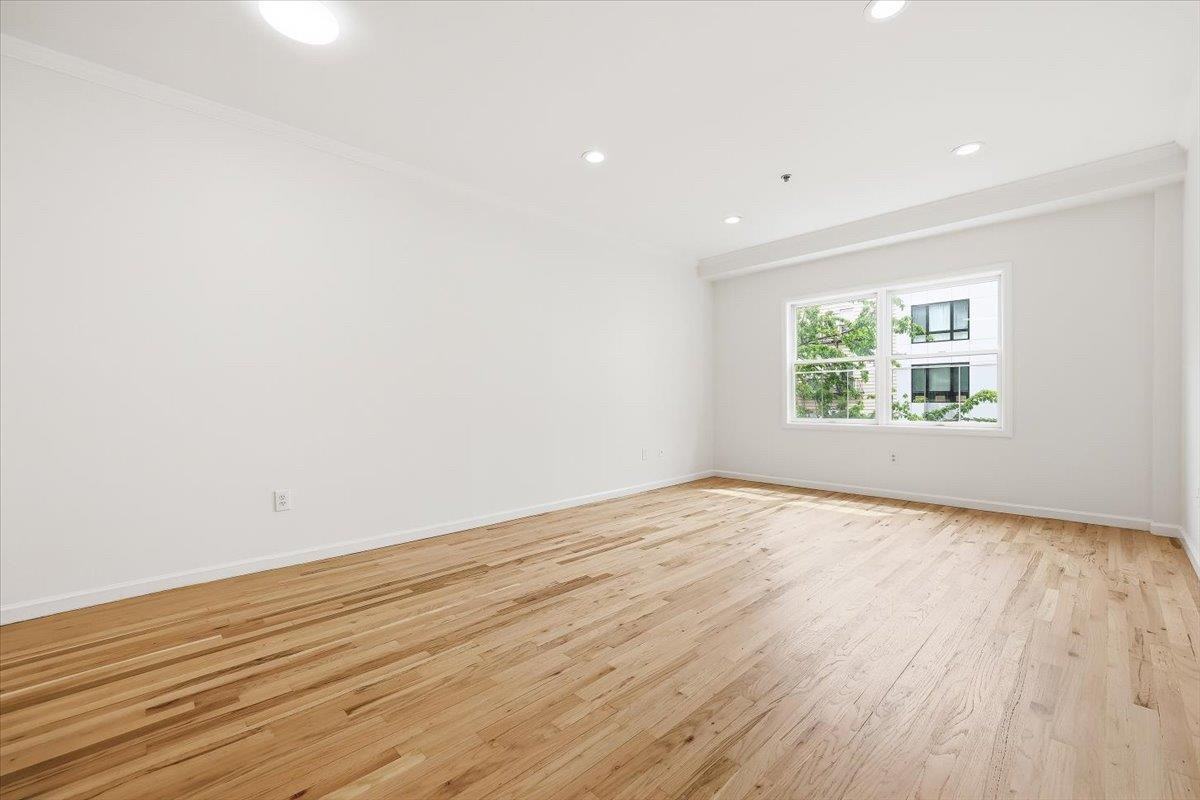 205 Madison St - Photo 6 of 12