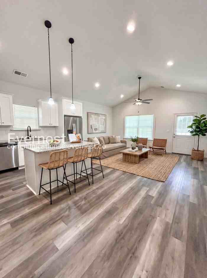 10824 Mount Holly Rd - Photo 3 of 17