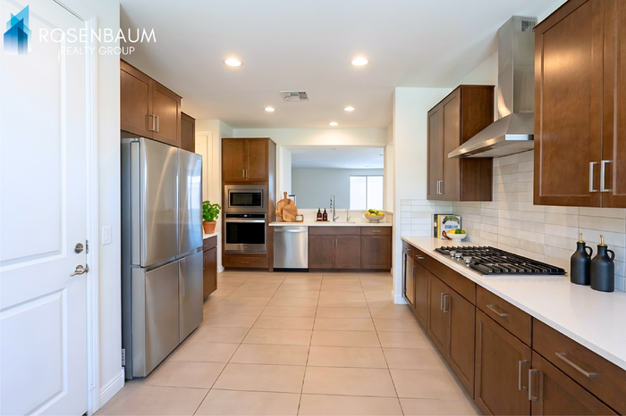 1533 W Sabel Ct - Photo 5 of 25