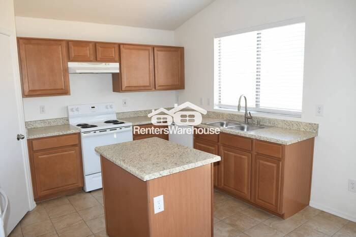 10426 W Oregon Ave - Photo 7 of 18