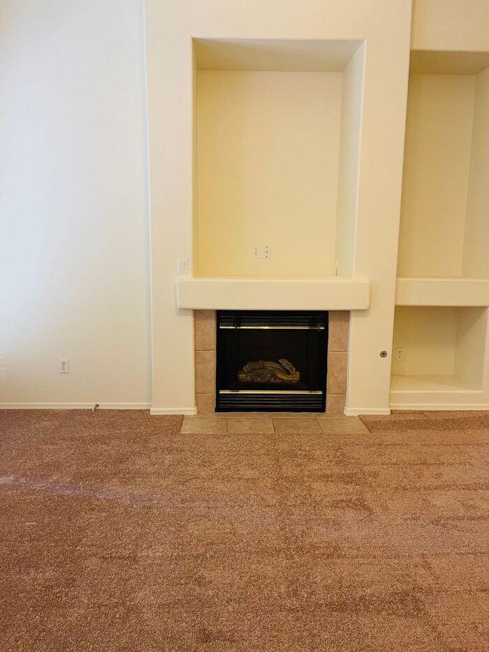 8201 W Quail Ave - Photo 4 of 23