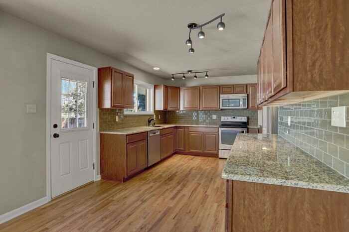1102 Skyway Blvd - Photo 6 of 29