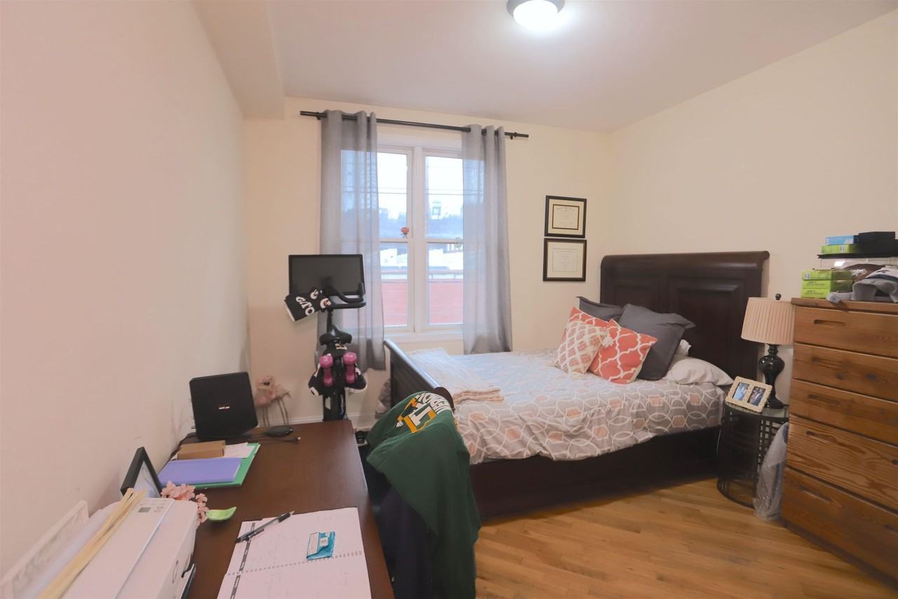 915 Madison St - Photo 3 of 13