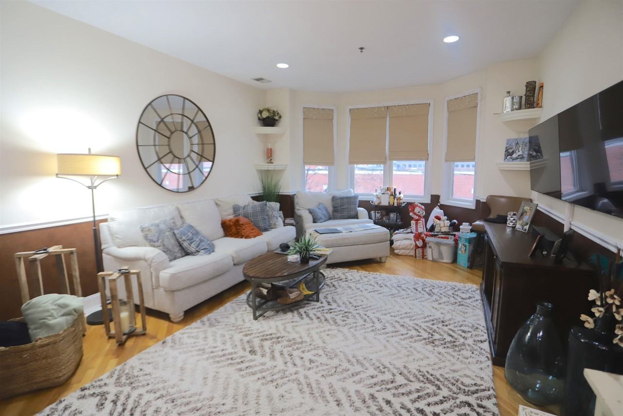 915 Madison St - Photo 5 of 13
