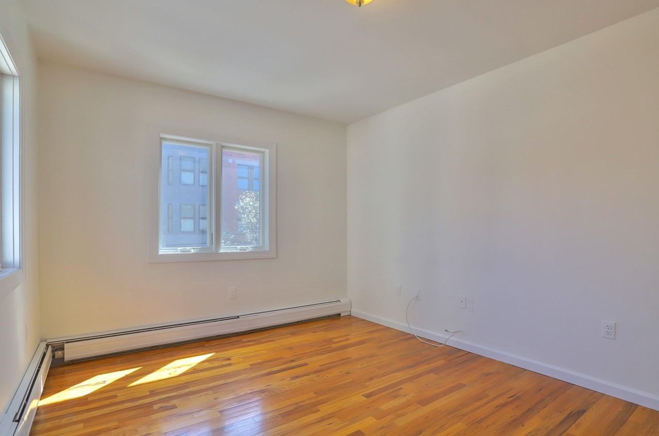 632 Adams St - Photo 3 of 11