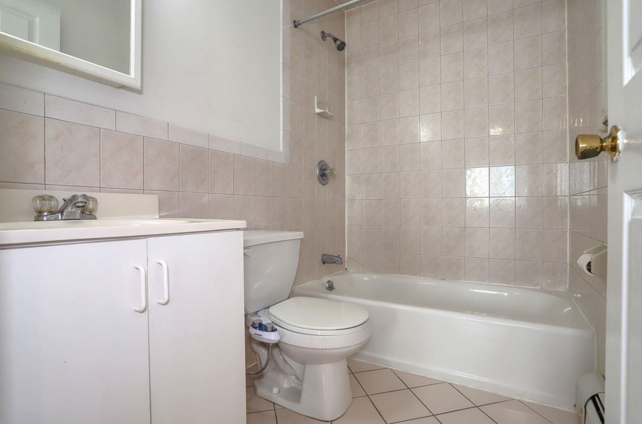 632 Adams St - Photo 4 of 11