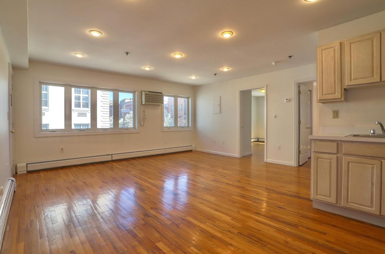 632 Adams St - Photo 6 of 11