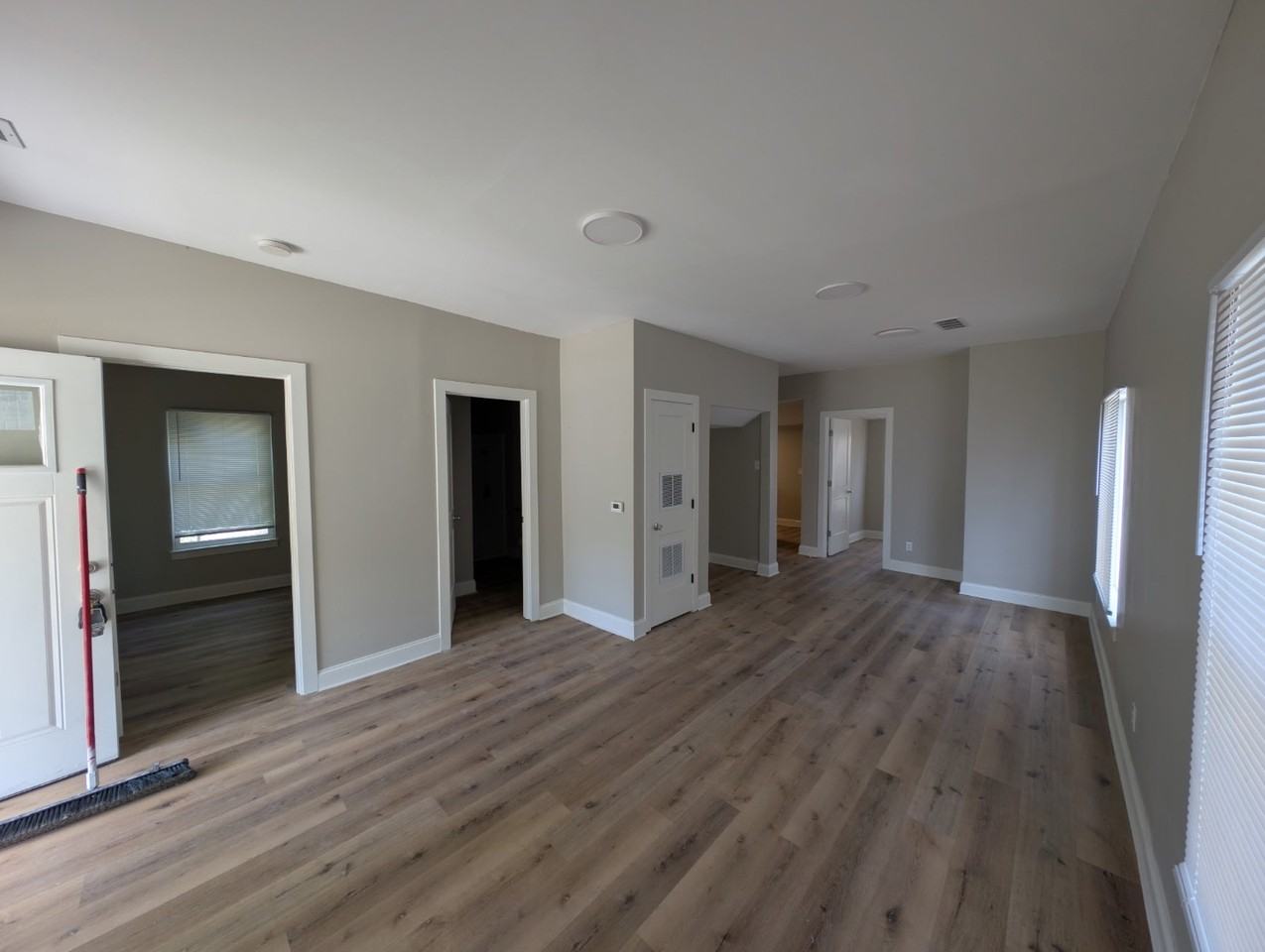 804 E 8th Ave - Photo 7 of 20