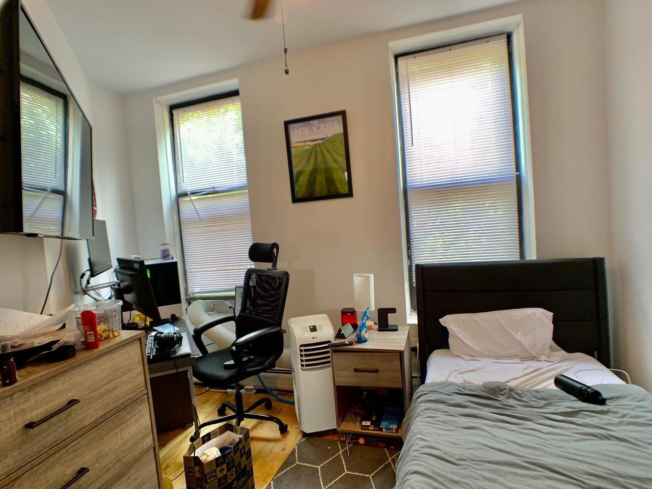 912 Washington St - Photo 3 of 8
