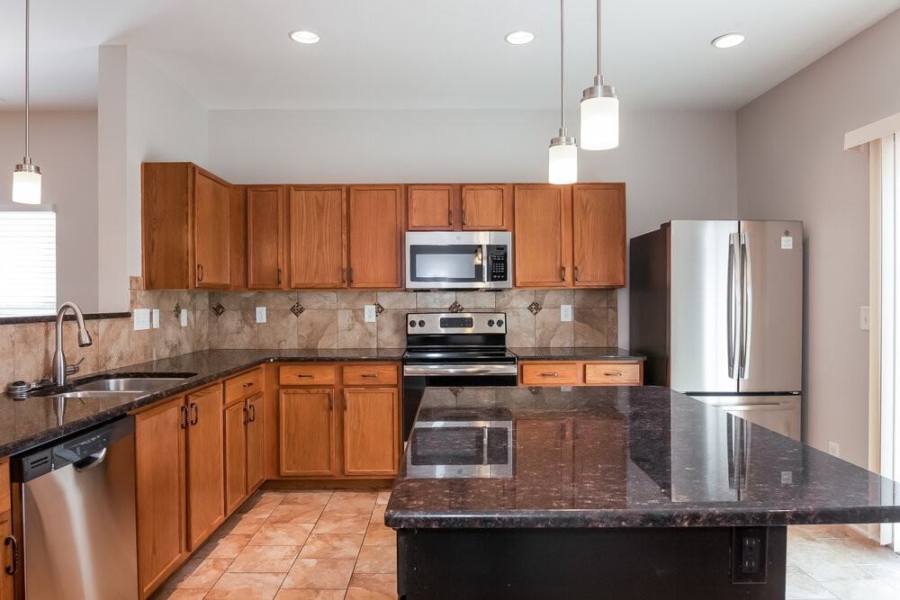 2118 Buckleigh Dr - Photo 7 of 17