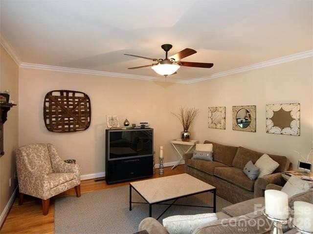 821 E 37th St - Photo 6 of 16