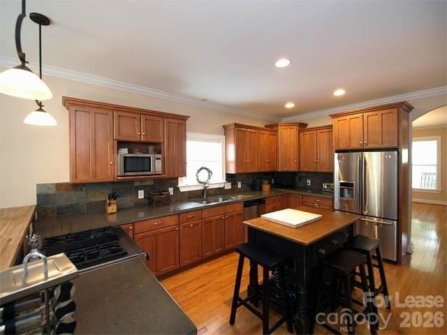 821 E 37th St - Photo 7 of 16