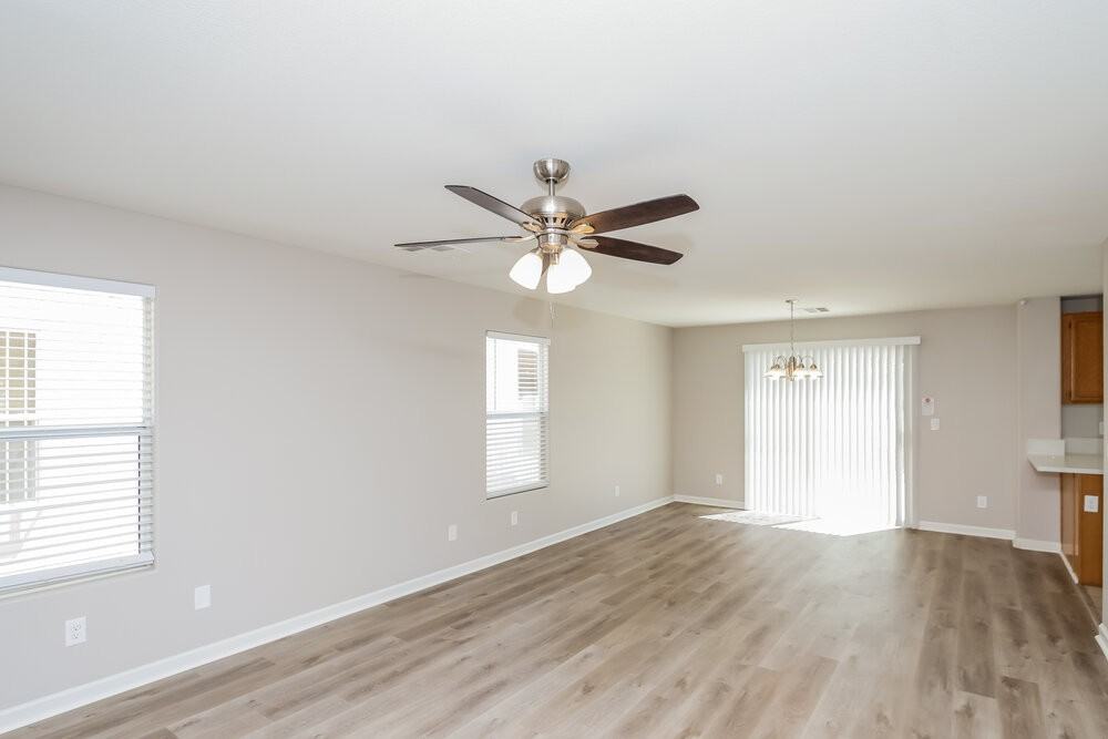 9522 Green Spruce St - Photo 6 of 17
