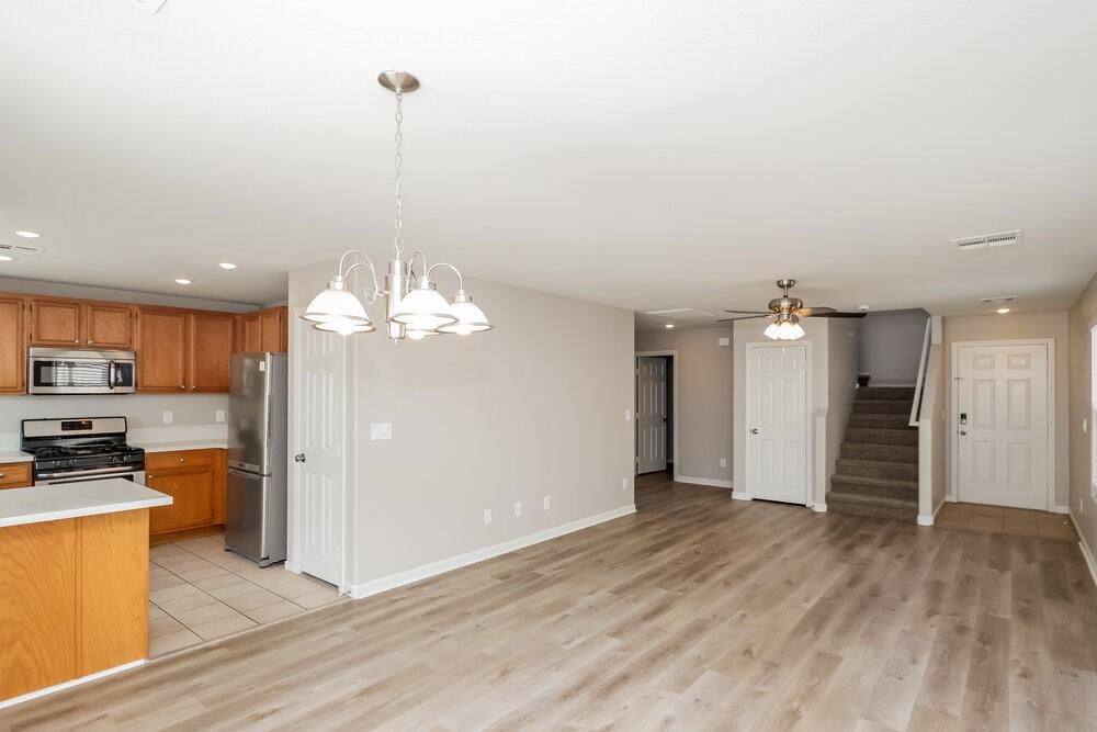 9522 Green Spruce St - Photo 7 of 17