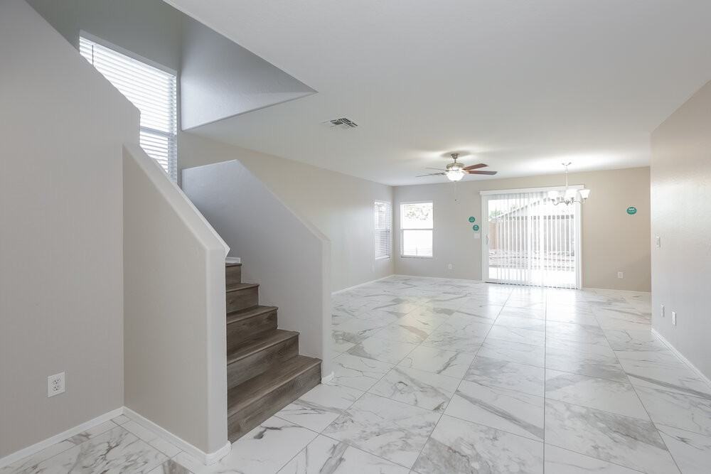 11845 W Lupine Ave - Photo 4 of 17