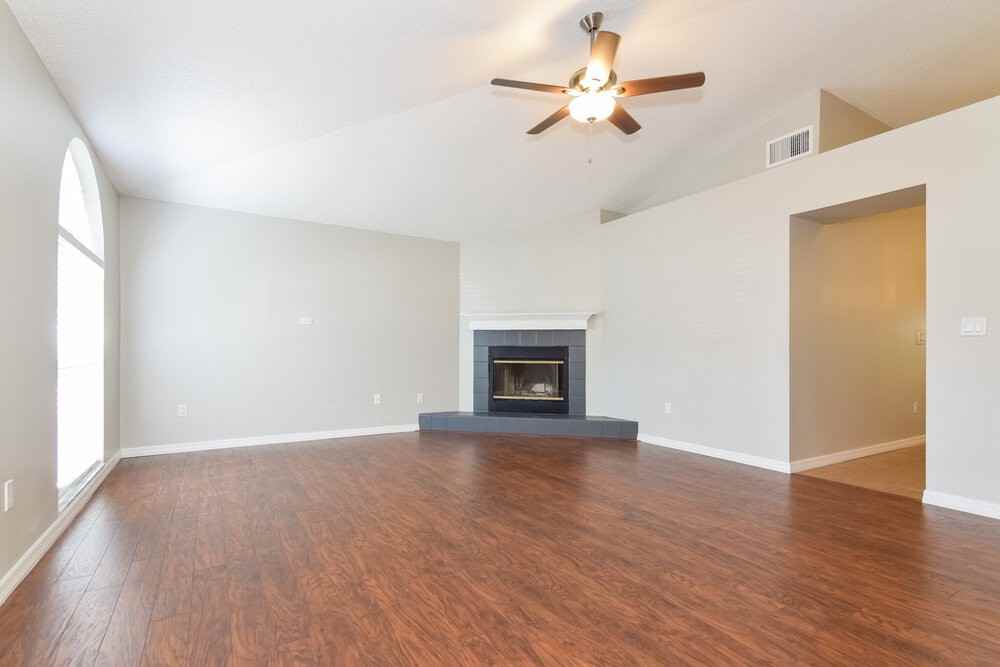431 Benson St - Photo 3 of 16