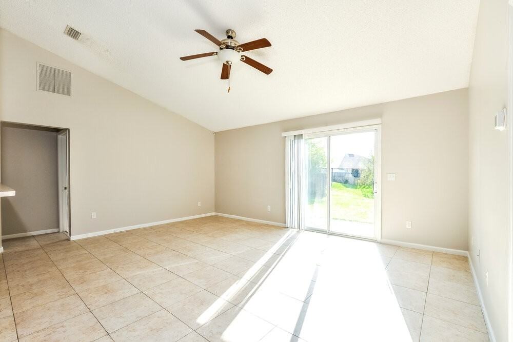 1371 Summerbrook Dr - Photo 4 of 17