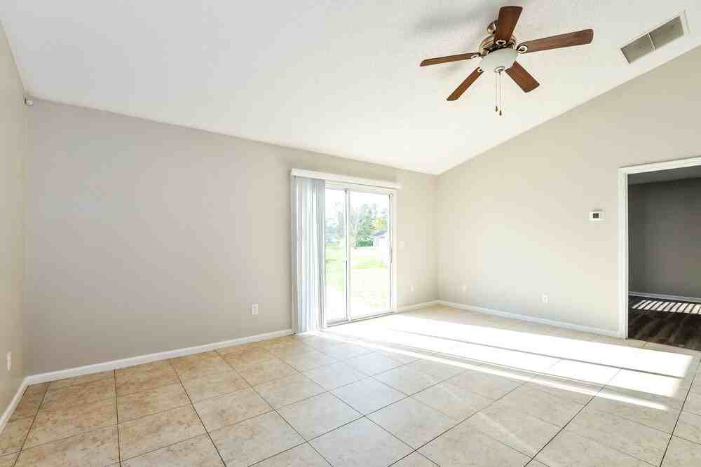 1371 Summerbrook Dr - Photo 5 of 17