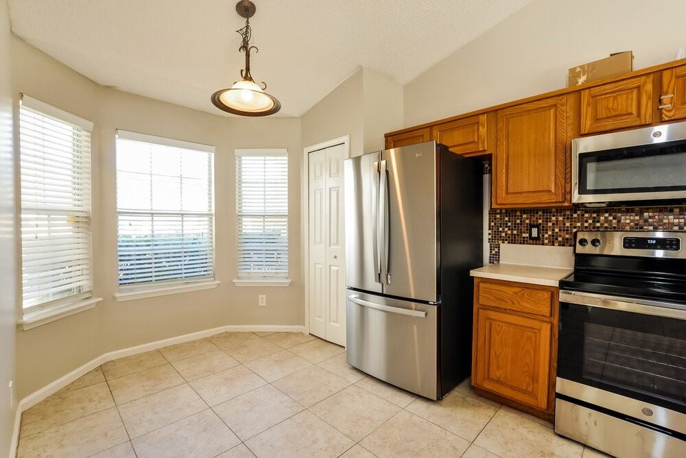 1371 Summerbrook Dr - Photo 7 of 17