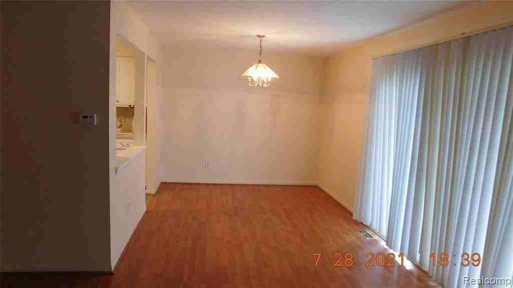 444 Fox Hills Dr N #3 - Photo 4 of 18