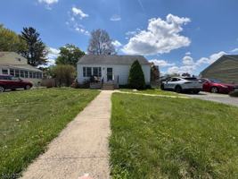 featured image of 14 Roxbury Dr