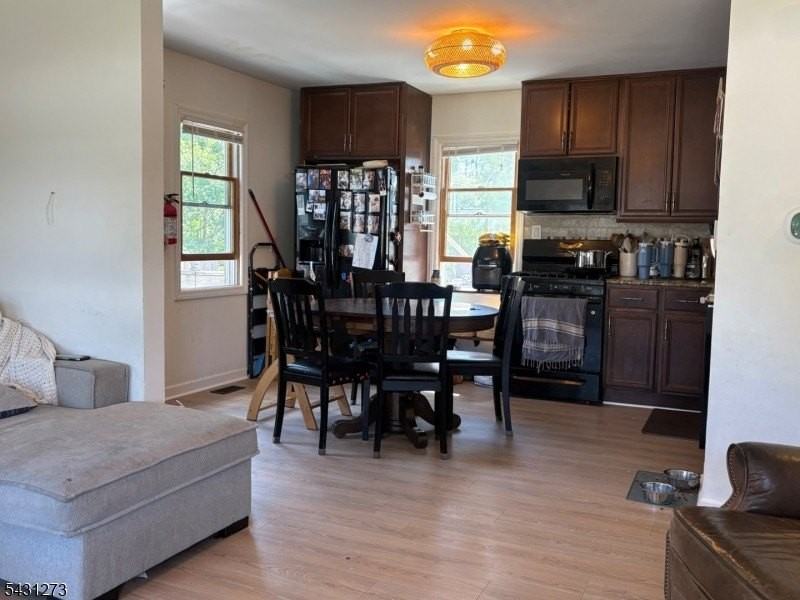 14 Roxbury Dr - Photo 4 of 8