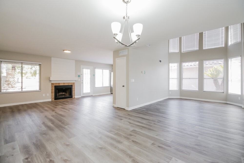 5330 E Fairfield St - Photo 5 of 17