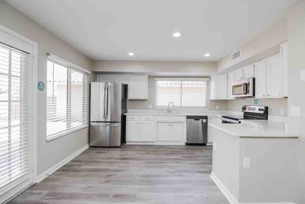 5330 E Fairfield St - Photo 7 of 17